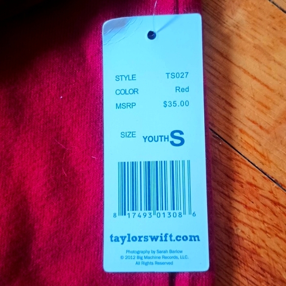 NWT Taylor Swift Red Youth size small. - Picture 5 of 7